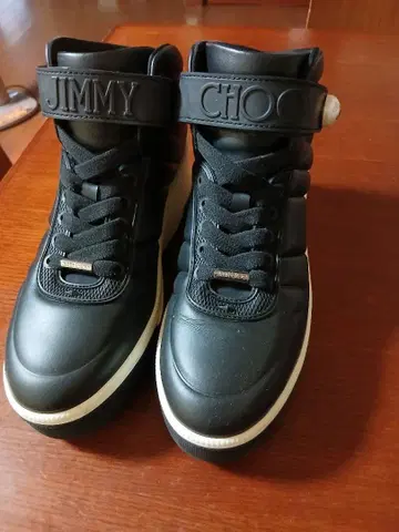 JIMMY CHOO 블랙 하이컷 스니커즈