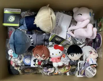 논장르 묶음 판매 150점 이상 캔뱃지 봉제 인형 종이류