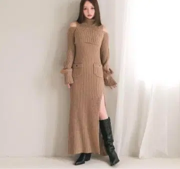 ANDMARY 카메오 니트 슬릿 드레스