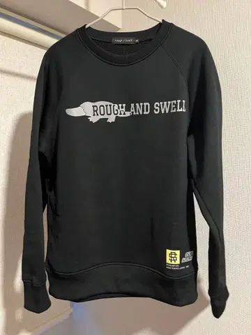 rough and swell 블랙 맨투맨 M