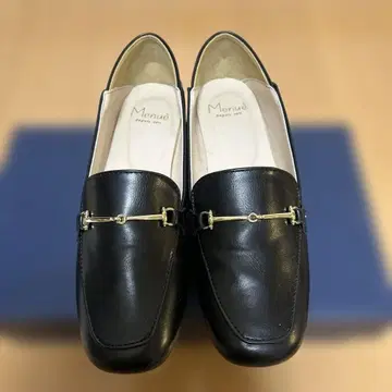 블랙 가죽 로퍼 골드 금장 장식