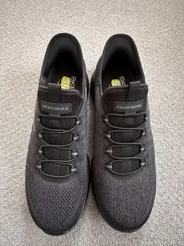 SKECHERS Slip-Ins 와이드 핏 블랙 스니커즈