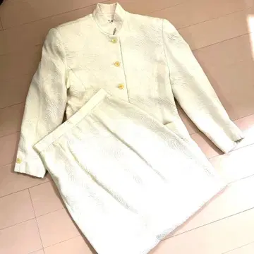 크리스찬 오자르 모아 수트 아이보리 고급