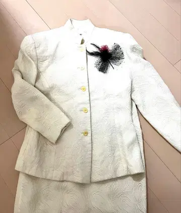 크리스찬 오자르 모아 수트 정가 10만 코사지 부착