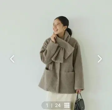 성인을 위한 울 혼방 보아 코트 (미사용 머플러 포함)