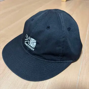 카리모어 블랙 캡 로고 자수 숏 브림