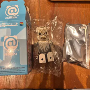 베어브릭 시리즈 51 아이언 메이든 뒷면