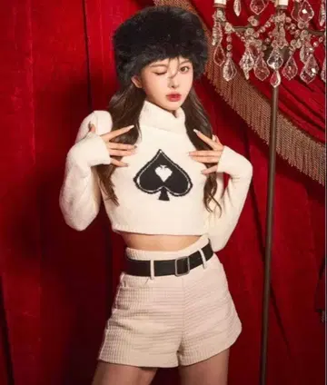 Darich 스페이드 터틀 니트탑 화이트