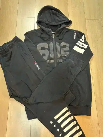 Reebok 후드티와 팬츠 세트 블랙