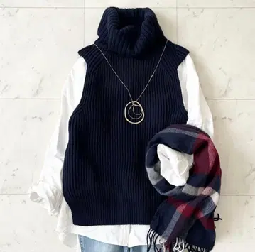 새상품급 두지엠 클라세 코튼 니트 베스트 터틀넥 네이비 F