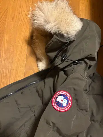 Canada Goose 올리브 다운 자켓 매켄지