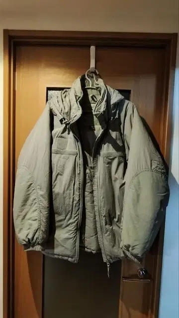 그레이 후드 부착 나일론 자켓