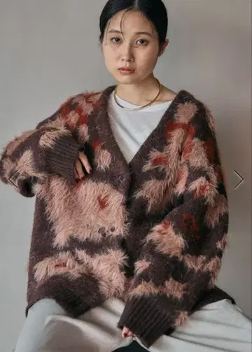 LEPSIM 5 게이지 패턴 샤기 V넥 가디건