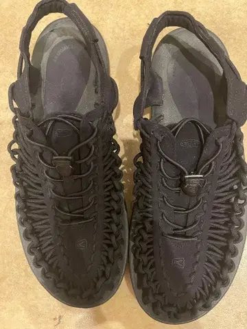 KEEN 스포츠 샌들 블랙 뜨개질 디자인