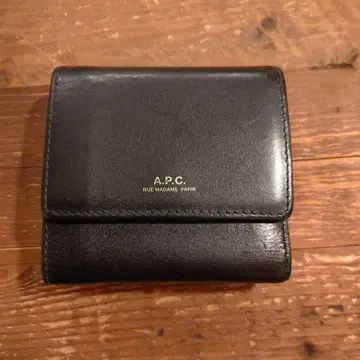 A.P.C. 컴팩트 지갑 블랙