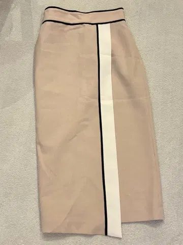 TIARA 베이지 롱 맥시 스커트