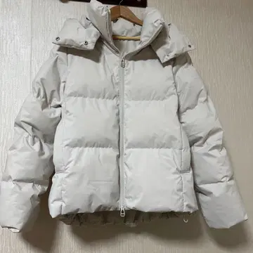 GU 이번 시즌 디자인 히트 데드스탁 블루종 L 사이즈 내추럴