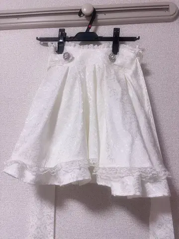 노에미 화이트 스커트