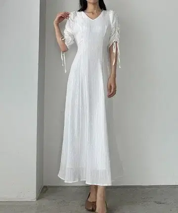 5 양류 개더 슬리브 V넥 원피스 [ 페치 스커트 세트 ]