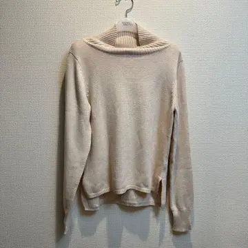 핑크 베이지 오프 터틀넥 긴팔 니트