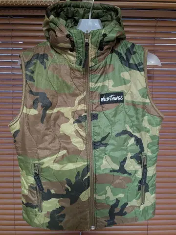 WILD THINGS 카모플라주 후드 부착 베스트