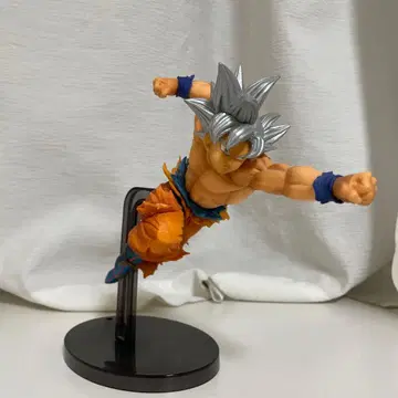 드래곤볼 손오공 무의식의 극의 피규어