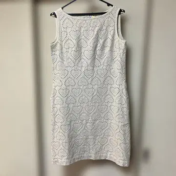 화이트 슬리브리스 무릎 기장 원피스 38