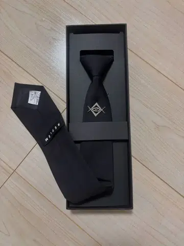 REFLEM 로고 참 포함 넥타이