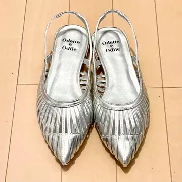 오데트 에 오딜 실버 플랫슈즈