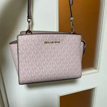MICHAEL KORS 핑크 숄더백