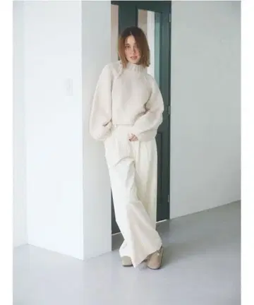 ungrid 아이보리 하이넥 니트 F 사이즈