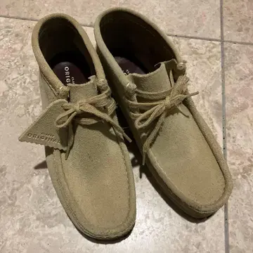 Clarks 왈라비 22.5