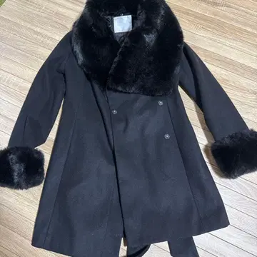 CECIL McBEE 블랙 퍼 옷깃 롱 코트