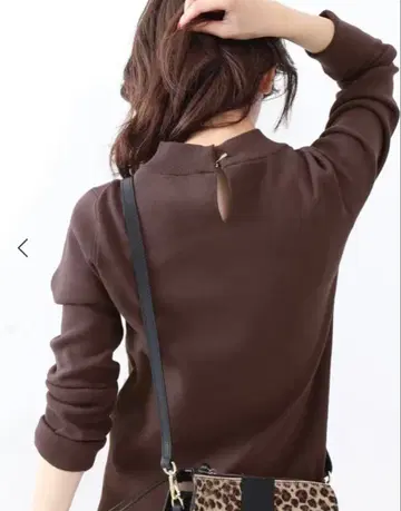 Noble 보틀넥 풀오버 브라운 니트 긴팔 골드 후크