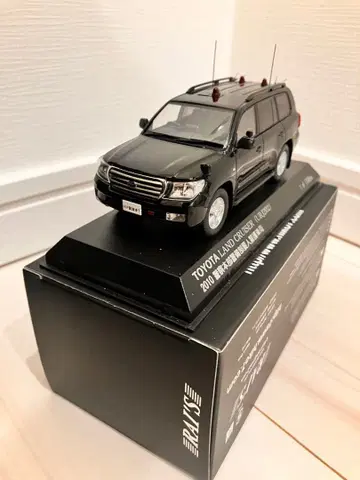 1/43 레이즈 경찰본부 경비부 요인경호 차량 랜드크루저