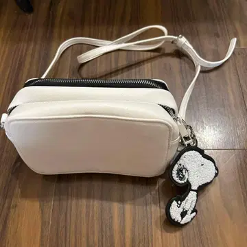 스누피 참 포함 스마트폰 숄더백