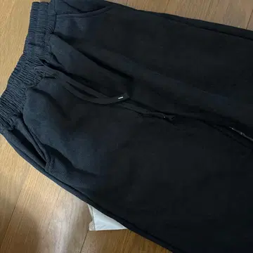 블랙 코튼 혼방 조거 팬츠