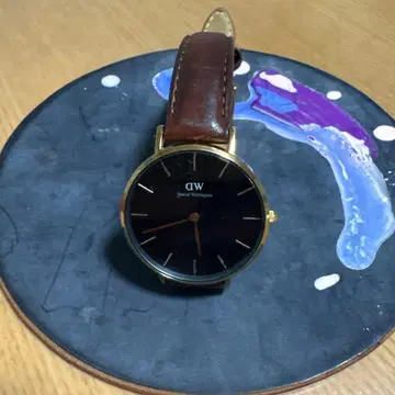 다니엘 웰링턴 아날로그 손목시계 브라운 가죽