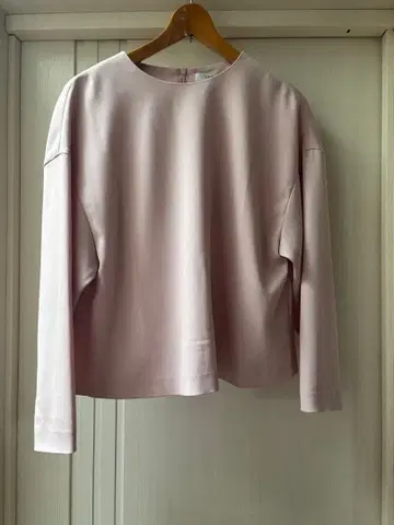 어도어 핑크 긴팔 상의 크루넥 블라우스 38