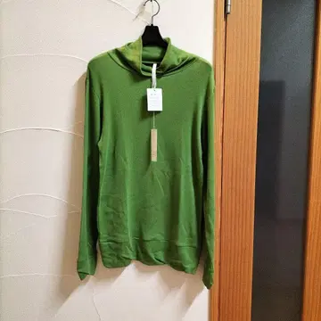 택 포함 미사용 새상품 TUTIE. 일본제 그린 컬러 긴팔 상의