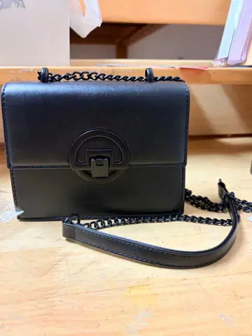 블랙 플랩 숄더백