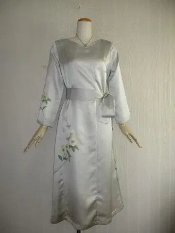 M~L 사이즈 호몬기에서 기모노 리메이크 드레스입니다 기장 118cm