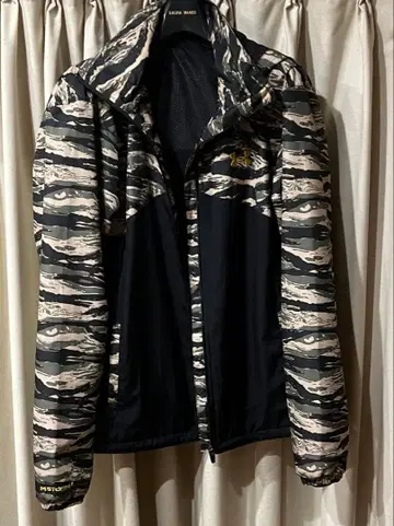 [ UNDER ARMOUR ] 언더아머 카모 패턴 집업 자켓 M