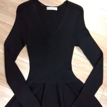 CELFORD 블랙 롱 드레스 V넥