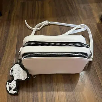 PEANUTS 스누피 숄더백 화이트