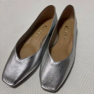 DIANA 실버 스퀘어토 펌프스