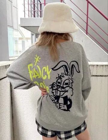 새상품급 GYDA FANCY COFFEE BUNNY 맨투맨