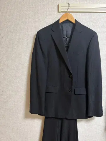 다크 네이비 스트라이프 비즈니스 정장