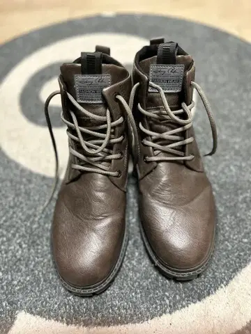 브라운 가죽 하이컷 워크 부츠