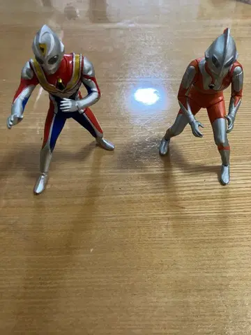 궁극의 루미너스 울트라맨 2체 세트